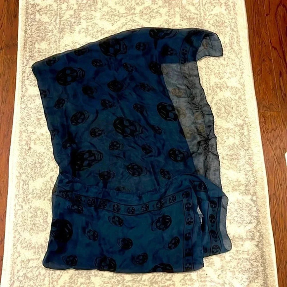 Alexander McQueen 100% SILK SCARF Navy with Black Skulls - EUC